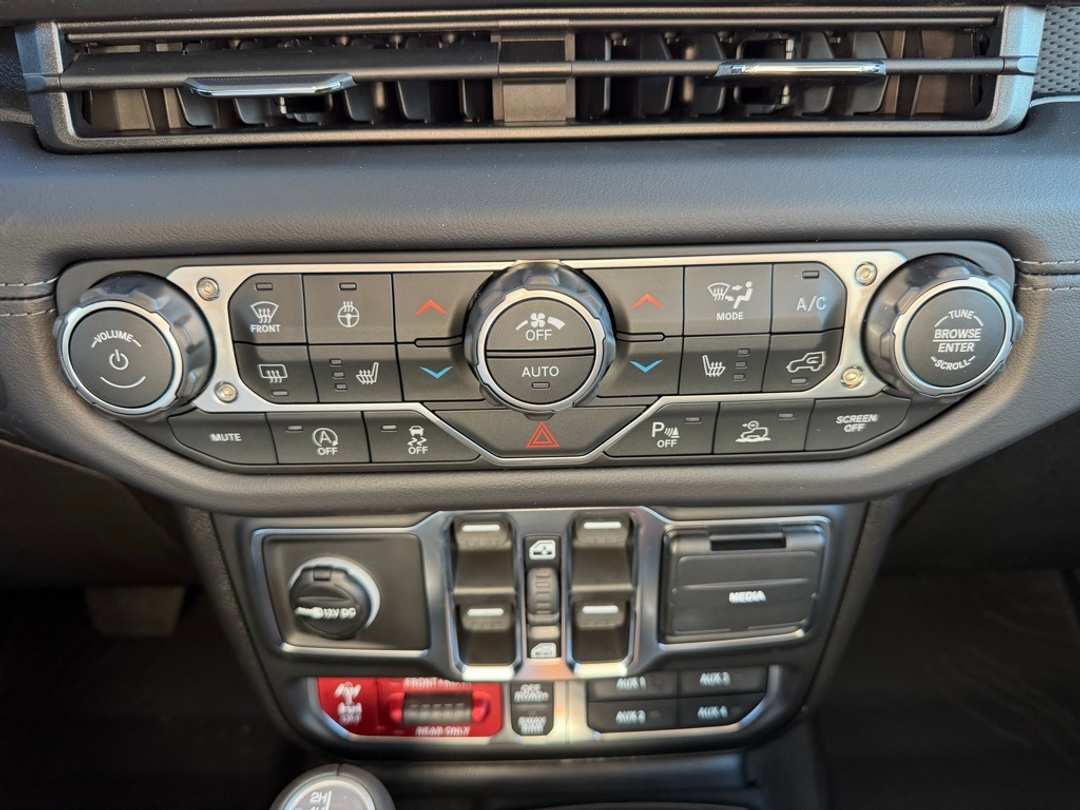 2026 Jeep Wrangler Rubicon - Image 23