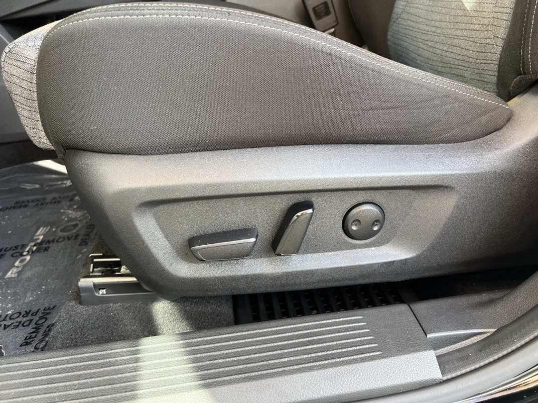 2023 Nissan Rogue SV - Image 12