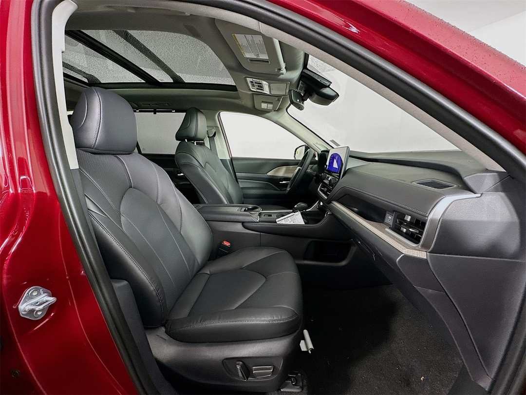 2026 Toyota Grand Highlander Limited - Image 31