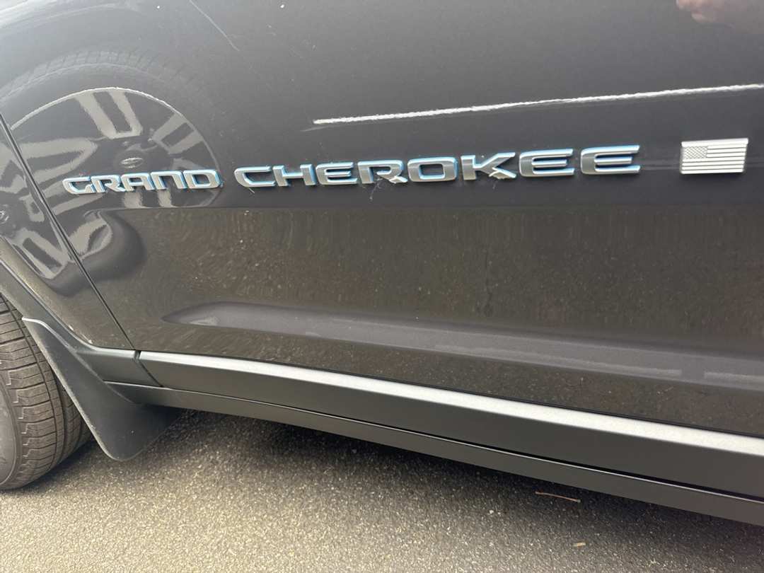 2025 Jeep Grand Cherokee 4xe - Image 8