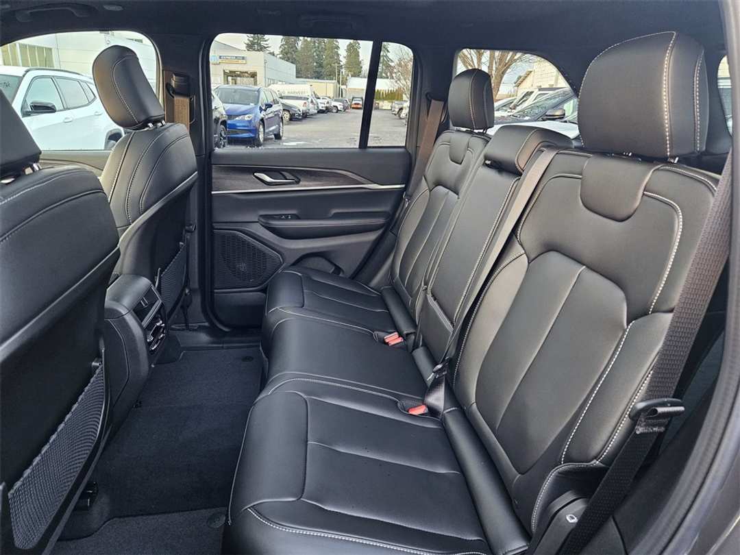 2025 Jeep Grand Cherokee Limited - Image 30