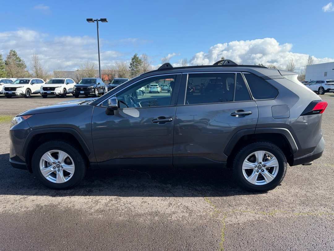 2021 Toyota Rav4 XLE - Image 5