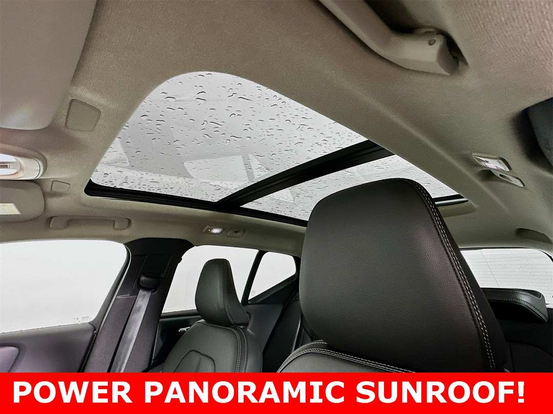 2025 Volvo Xc40 B5 Plus Dark Theme - Image 11