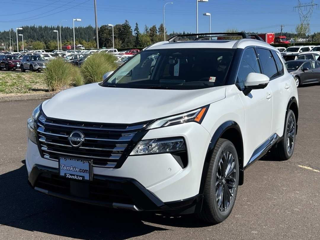 2026 Nissan Rogue Platinum - Image 3