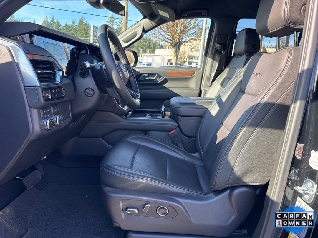 2025 GMC Yukon Denali - Image 19