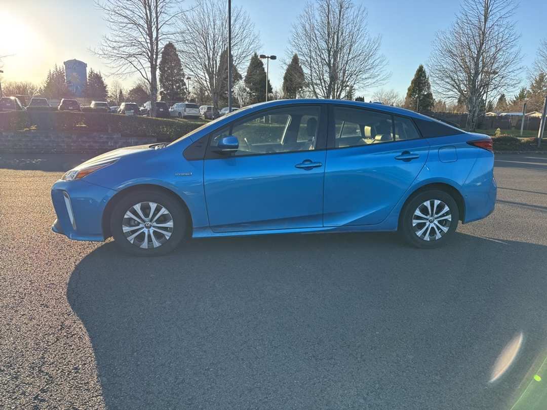 2021 Toyota Prius XLE AWDe - Image 4