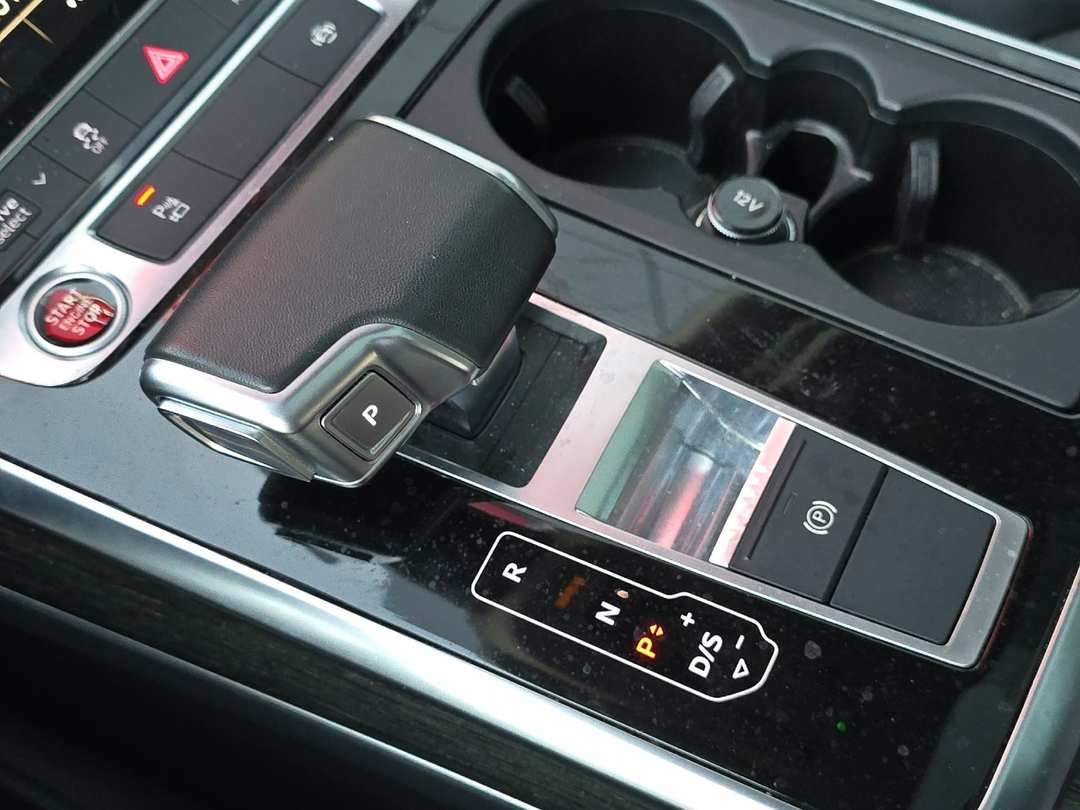 2022 Audi Q7 45 Premium - Image 22