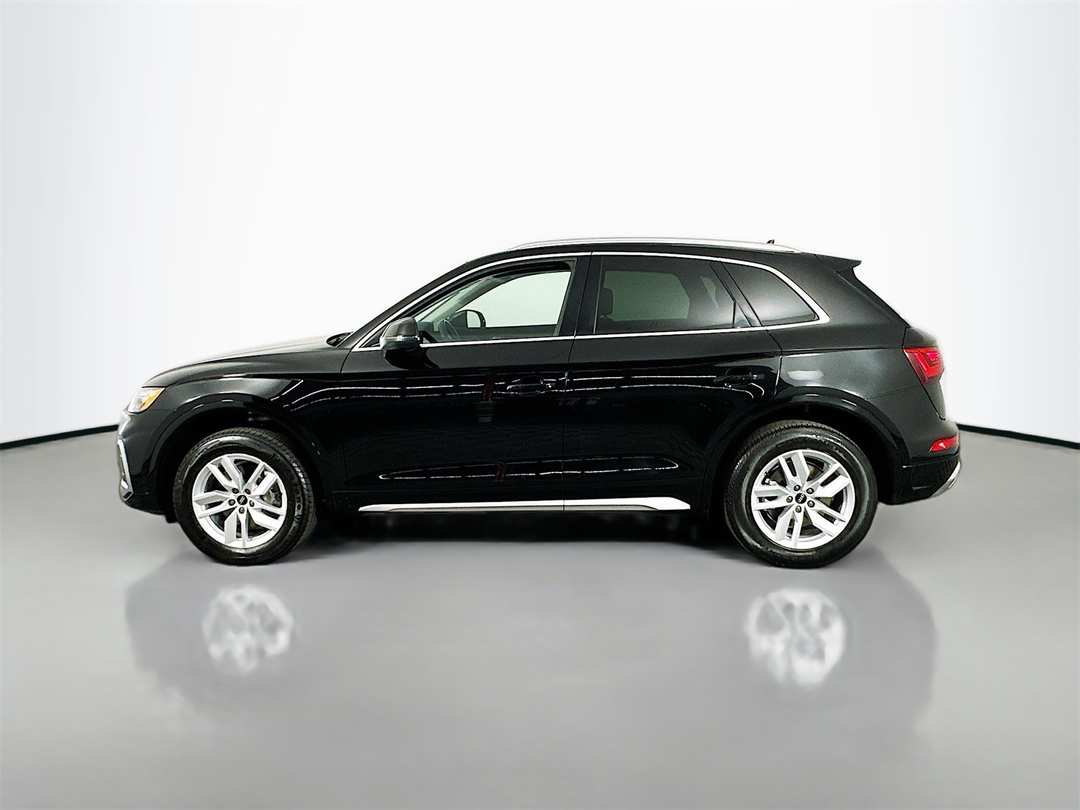 2022 Audi Q5 45 S line Premium - Image 4