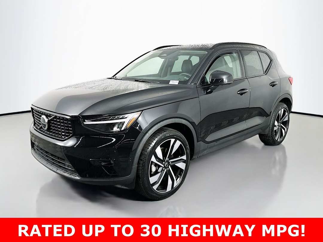 2025 Volvo Xc40 B5 Plus Dark Theme - Image 3