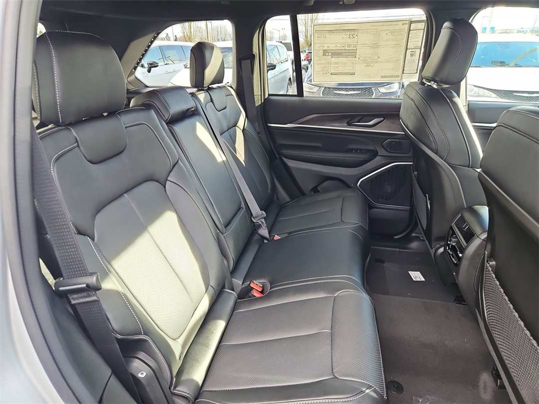 2026 Jeep Grand Cherokee Limited - Image 27