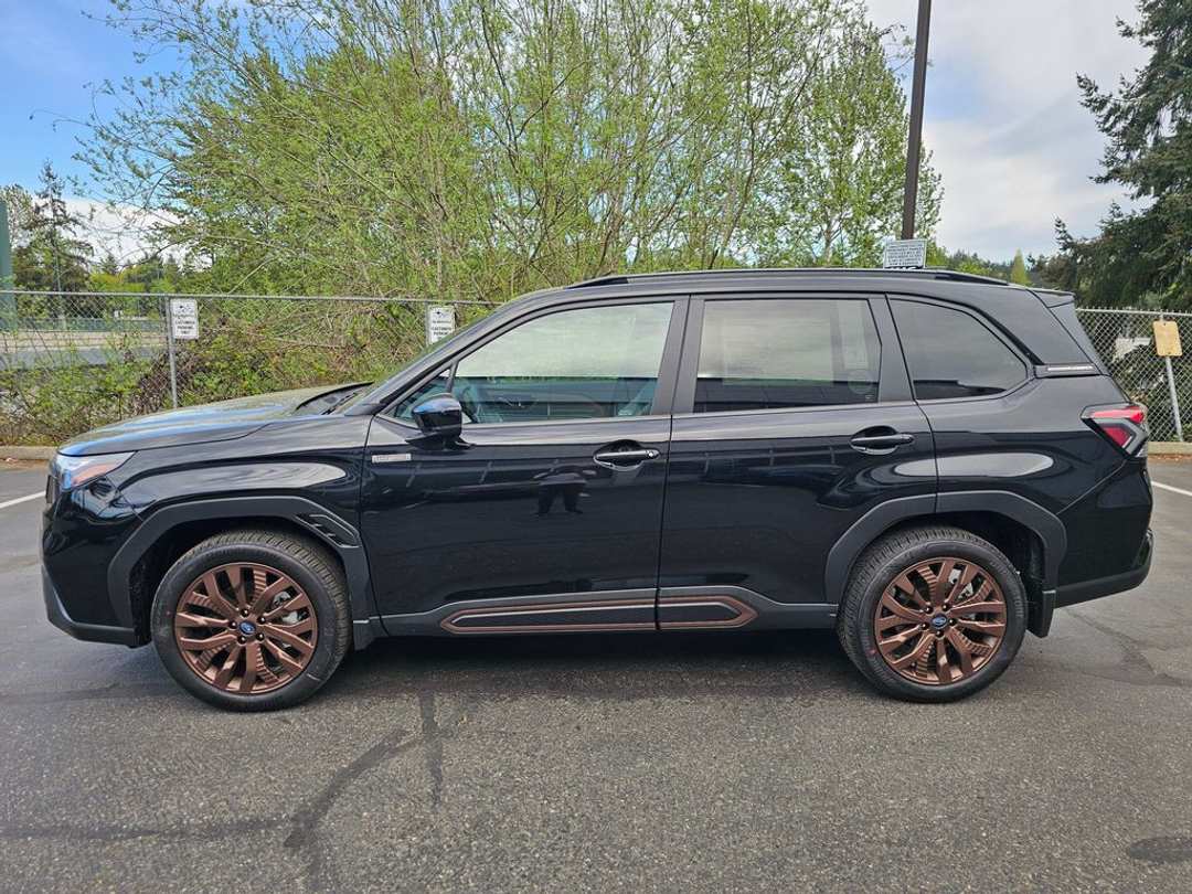2026 Subaru Forester Sport Hybrid - Image 2