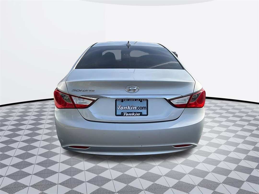2012 Hyundai Sonata GLS - Image 4