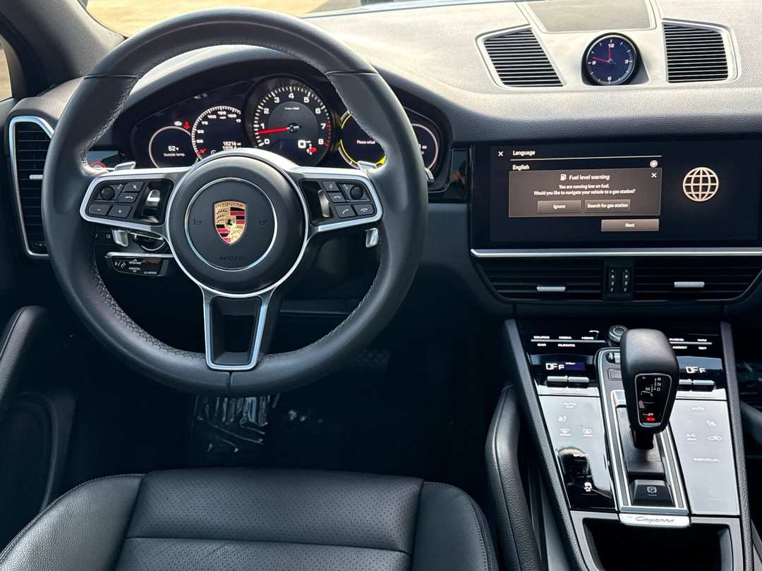 2023 Porsche Cayenne Platinum Edition - Image 13