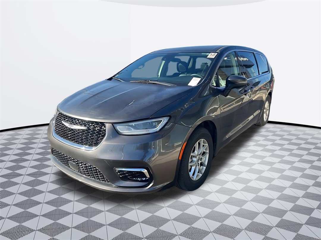 2023 Chrysler Pacifica Touring L - Image 7