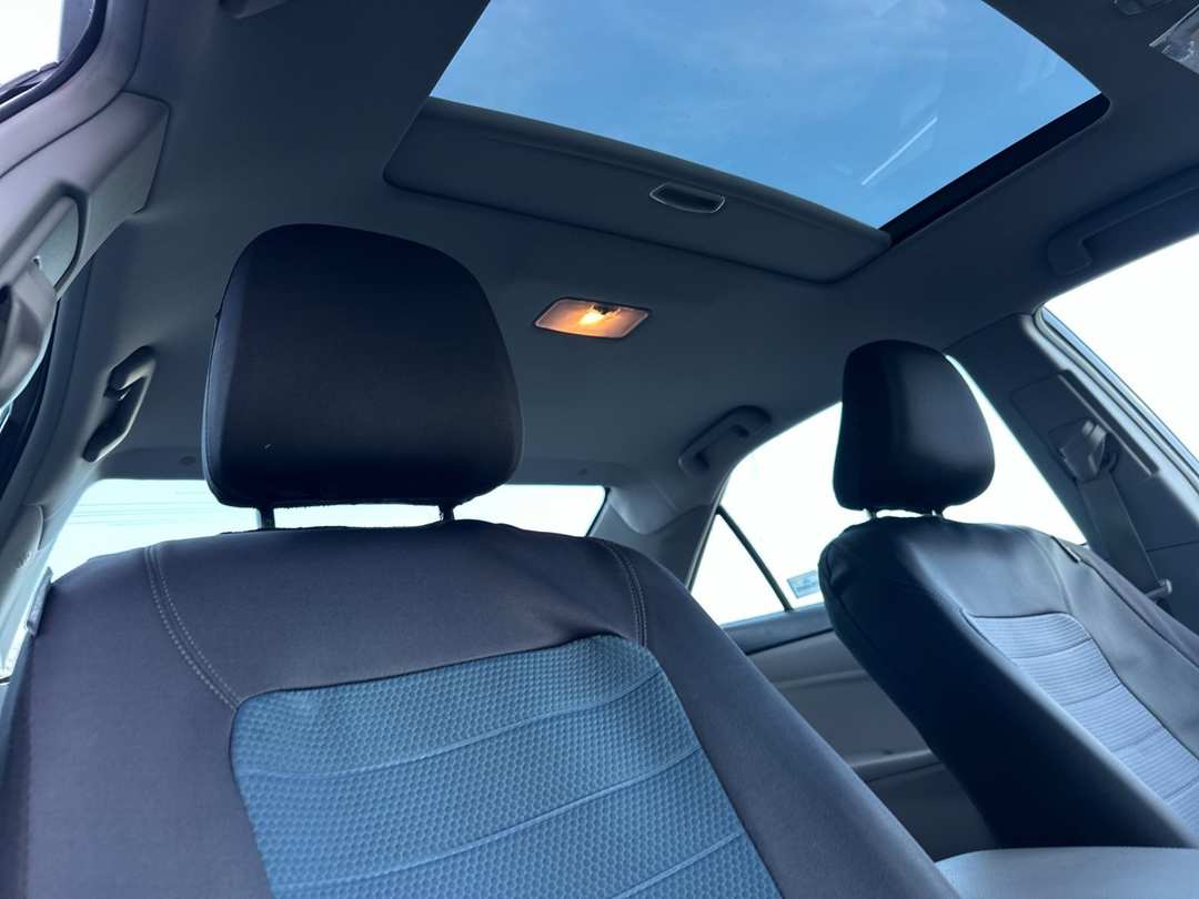 2015 Toyota Camry - Image 15