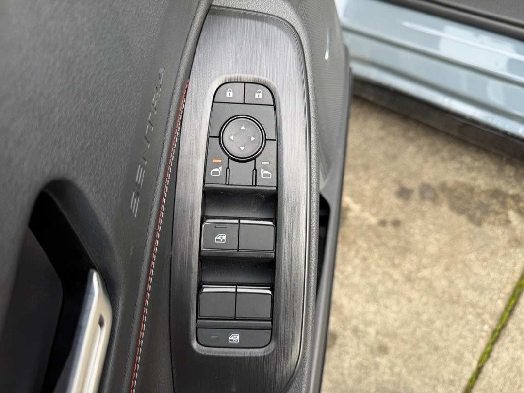 2026 Nissan Sentra SR - Image 10