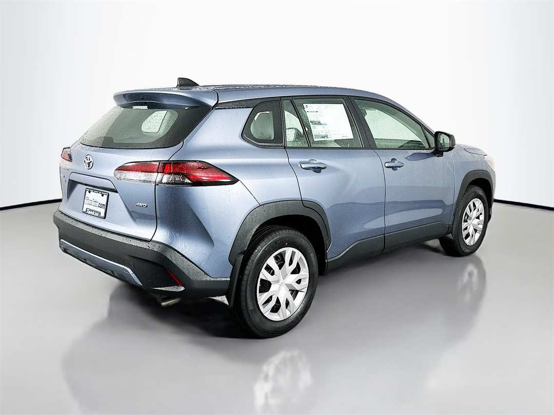 2026 Toyota Corolla Cross L - Image 7