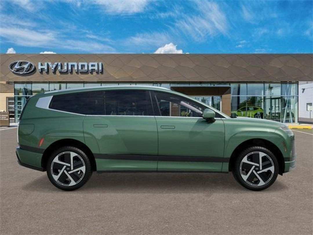 2026 Hyundai Ioniq 9 Performance Calligraphy - Image 7