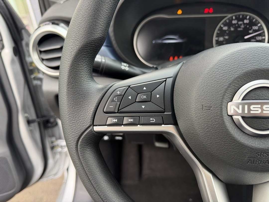 2025 Nissan Versa 1.6 SV - Image 17
