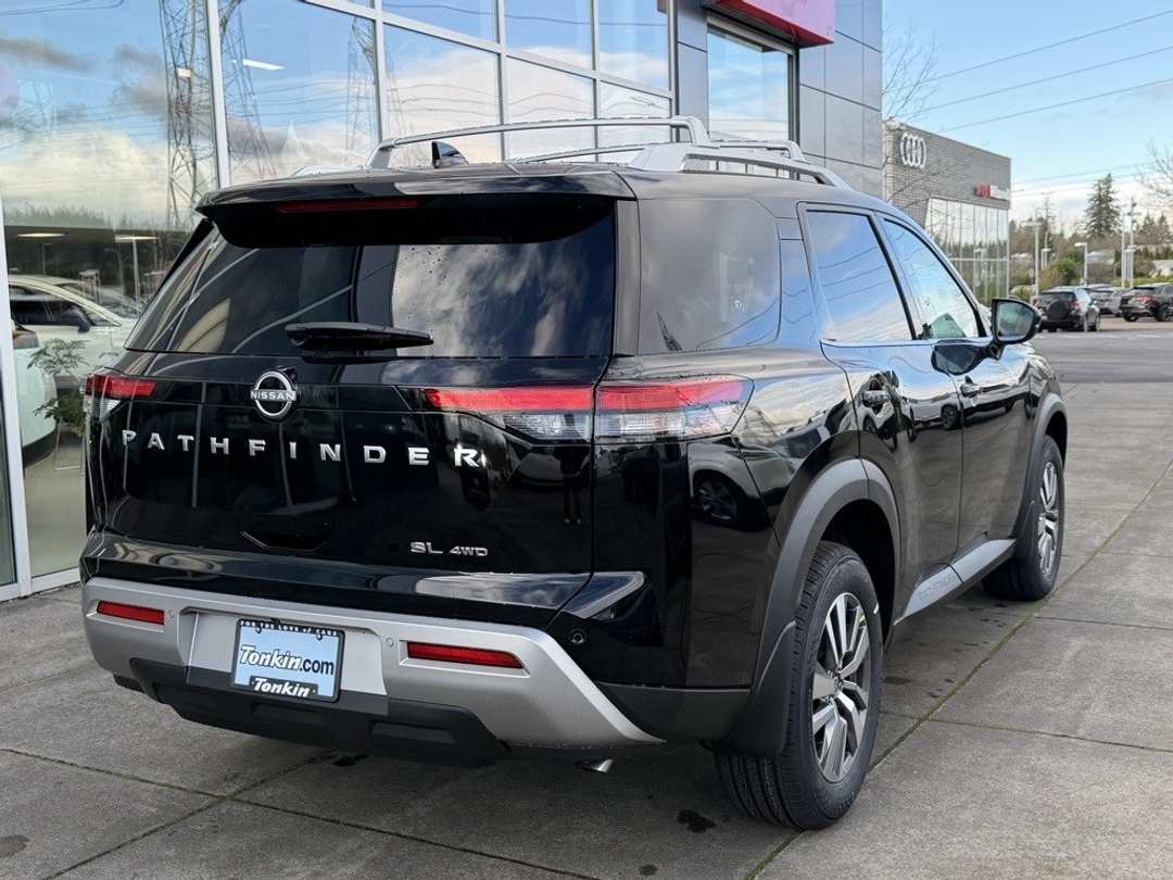 2025 Nissan Pathfinder SL - Image 7