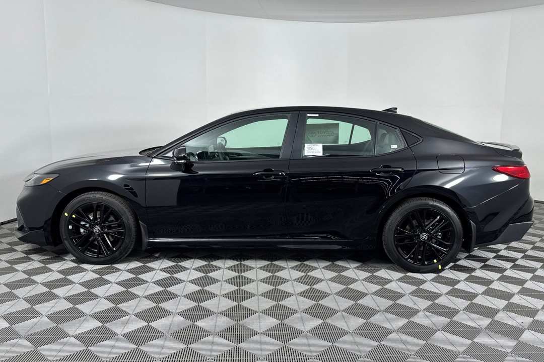 2026 Toyota Camry SE - Image 7
