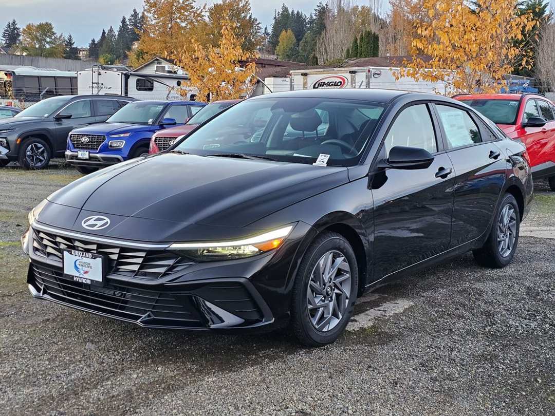 2026 Hyundai Elantra Blue - Image 3