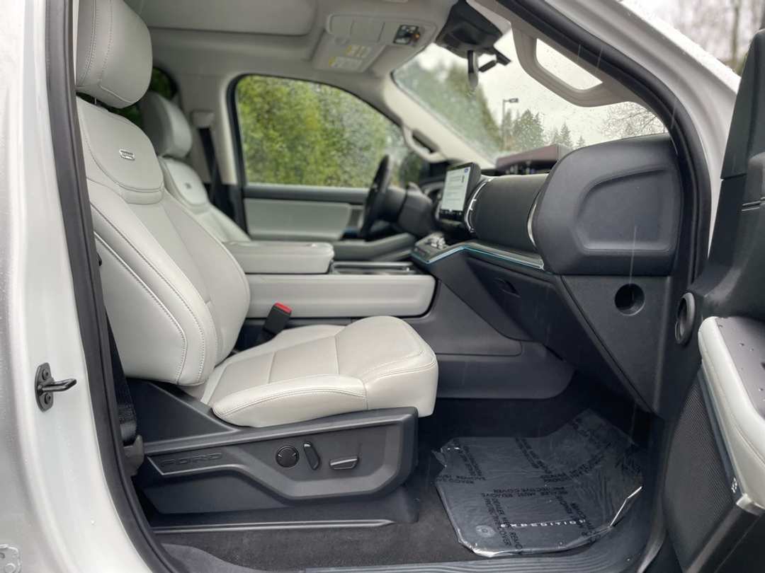 2025 Ford Expedition Max Platinum - Image 22