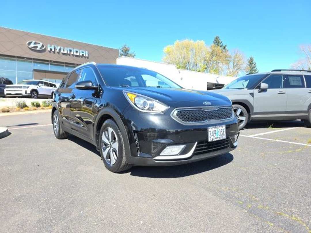 2017 Kia Niro EX - Image 2