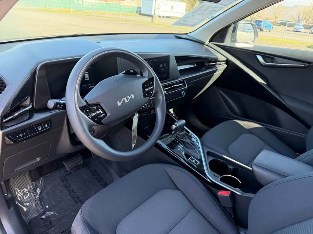 2024 Kia Niro LX - Image 17