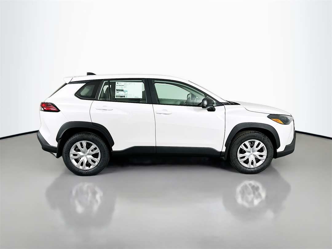 2026 Toyota Corolla Cross L - Image 8