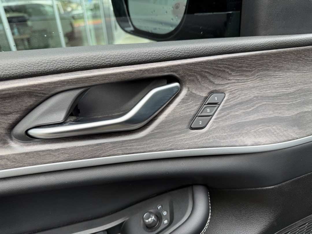 2024 Jeep Grand Cherokee L Limited - Image 12