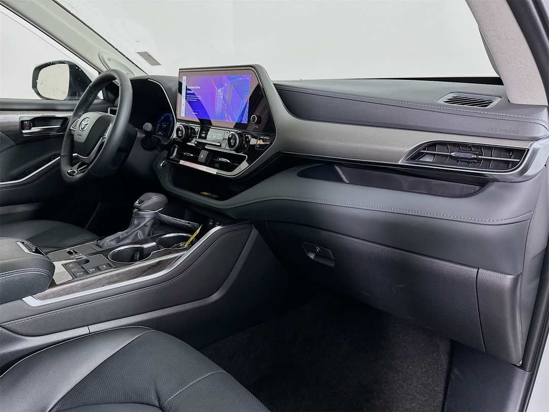 2026 Toyota Highlander Limited - Image 31