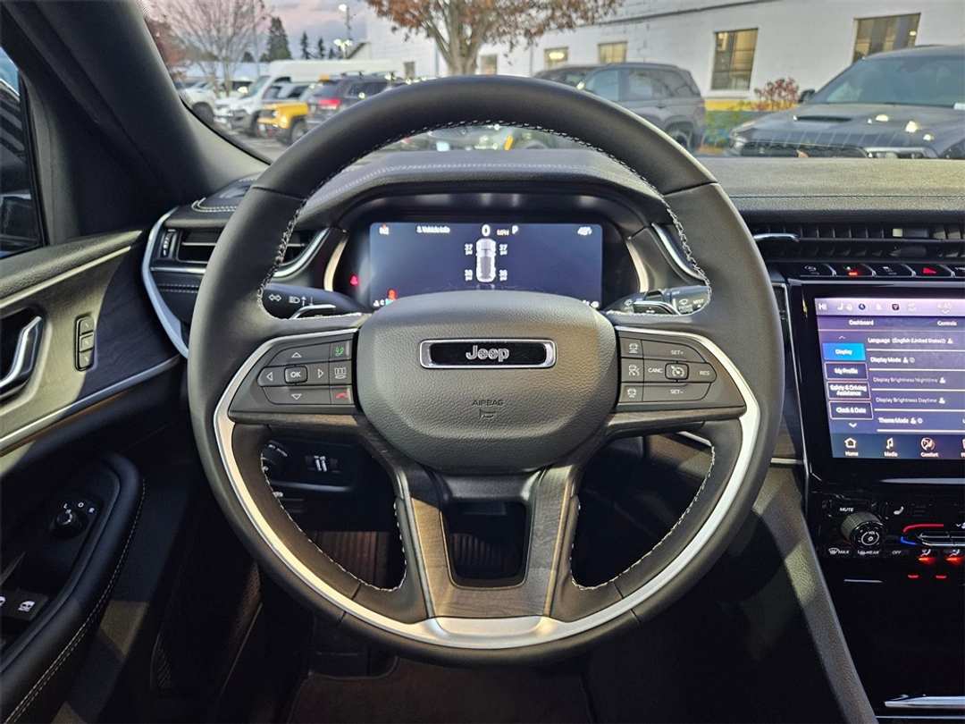 2025 Jeep Grand Cherokee Limited - Image 15