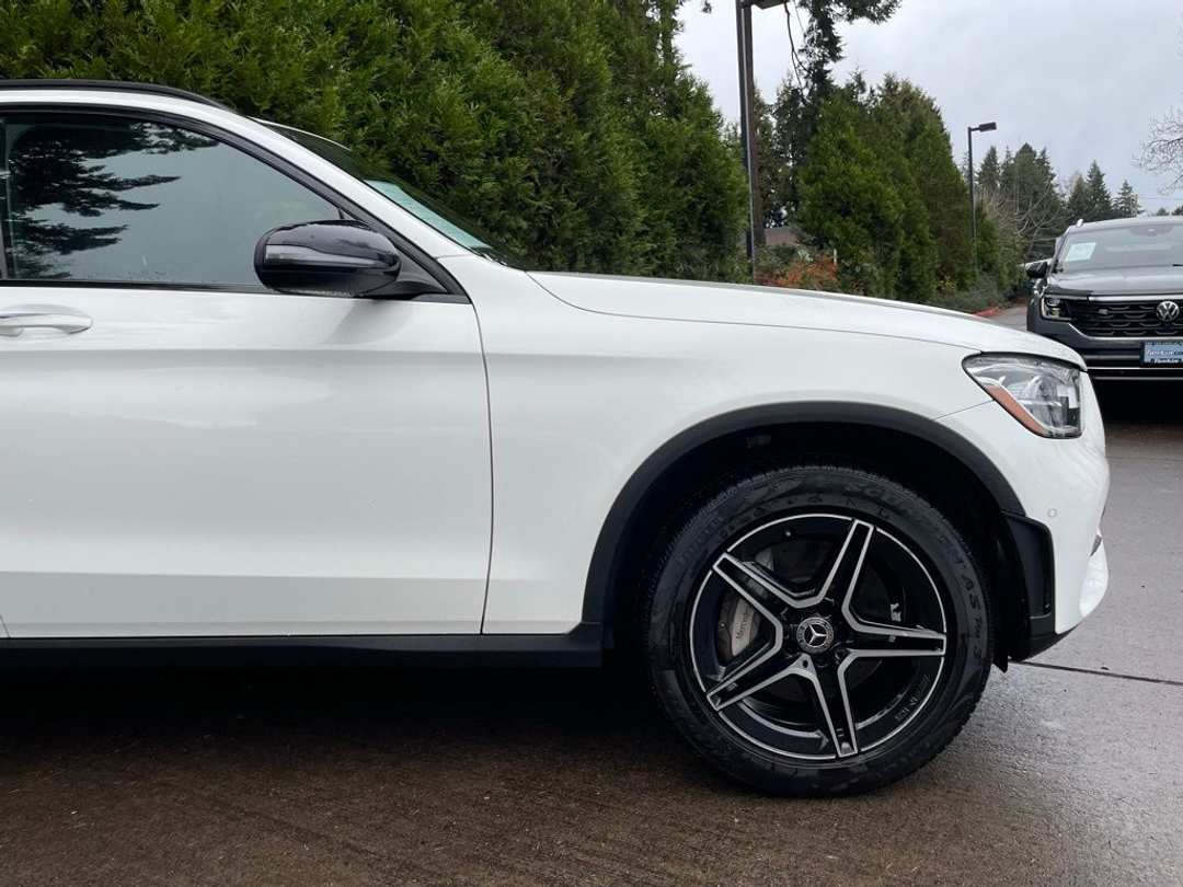 2022 Mercedes-Benz GLC GLC 300 - Image 3