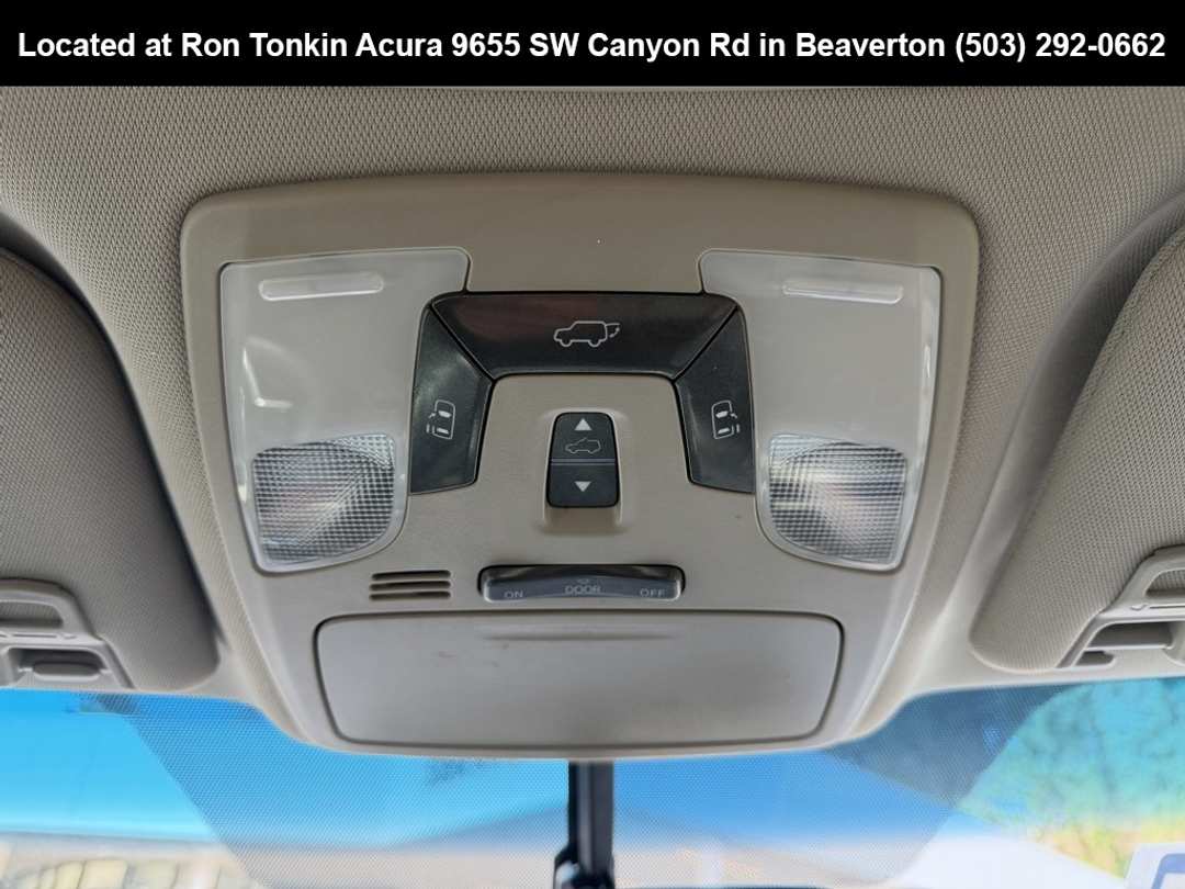 2017 Toyota Sienna XLE - Image 26