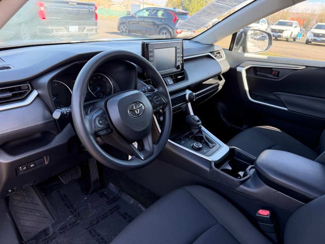 2020 Toyota Rav4 LE - Image 16