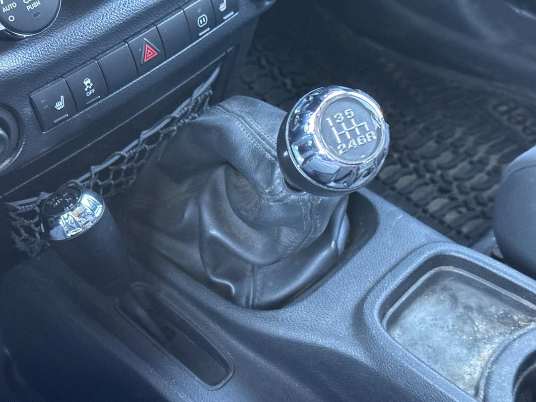 2012 Jeep Wrangler Unlimited Rubicon - Image 19