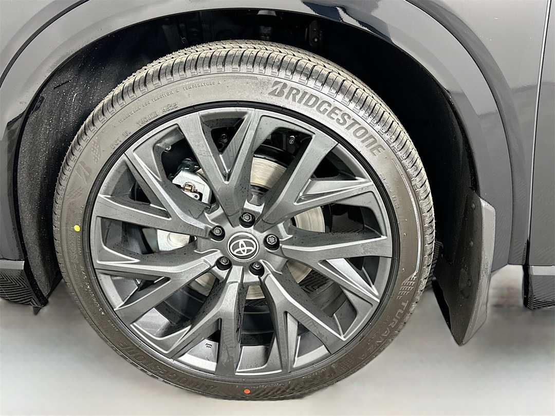 2026 Toyota Crown Signia Limited - Image 33