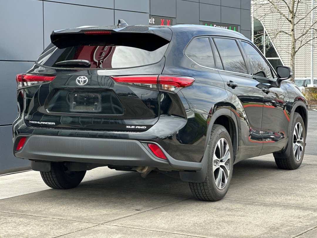 2020 Toyota Highlander XLE - Image 3