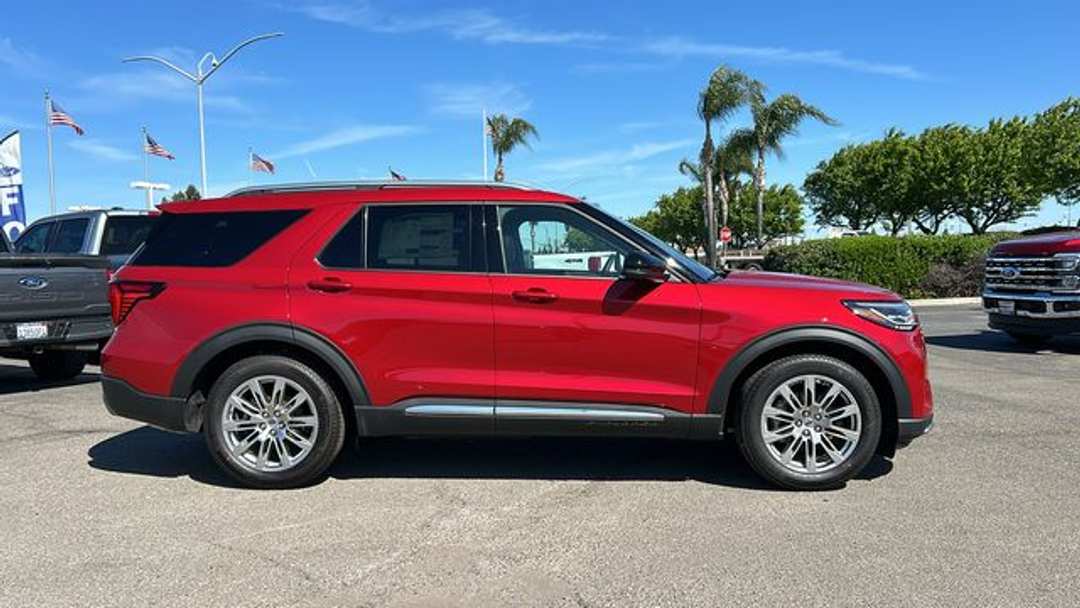 2026 Ford Explorer Platinum - Image 2