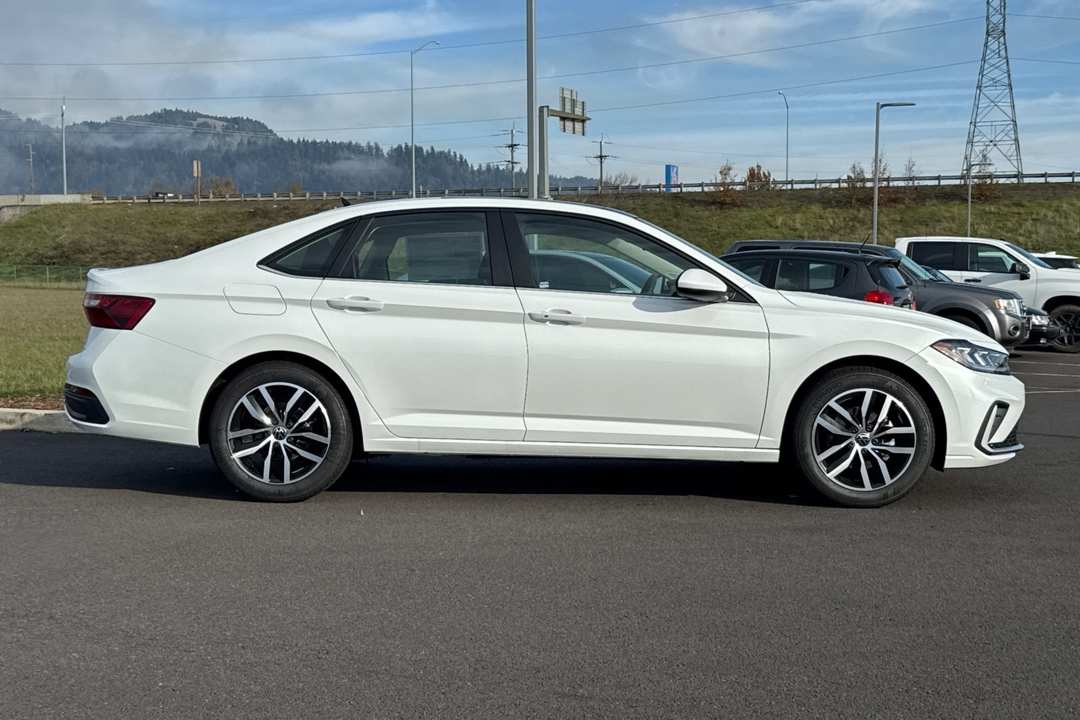 2026 Volkswagen Jetta 1.5T SE - Image 2