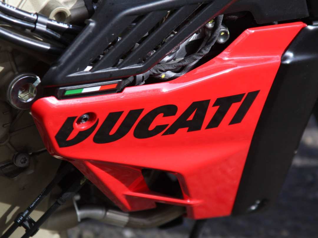 2023 Ducati Streetfighter V4 S - Image 3