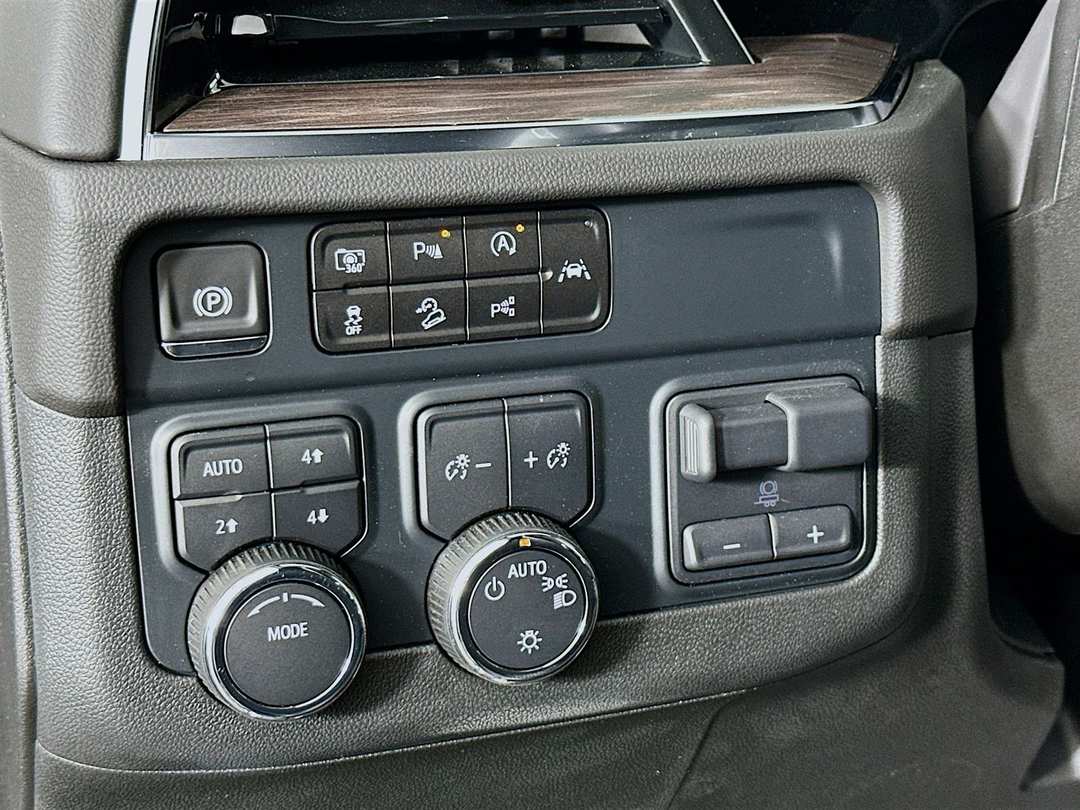 2025 Chevrolet Suburban LS - Image 10