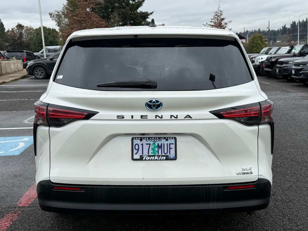 2021 Toyota Sienna XLE - Image 7