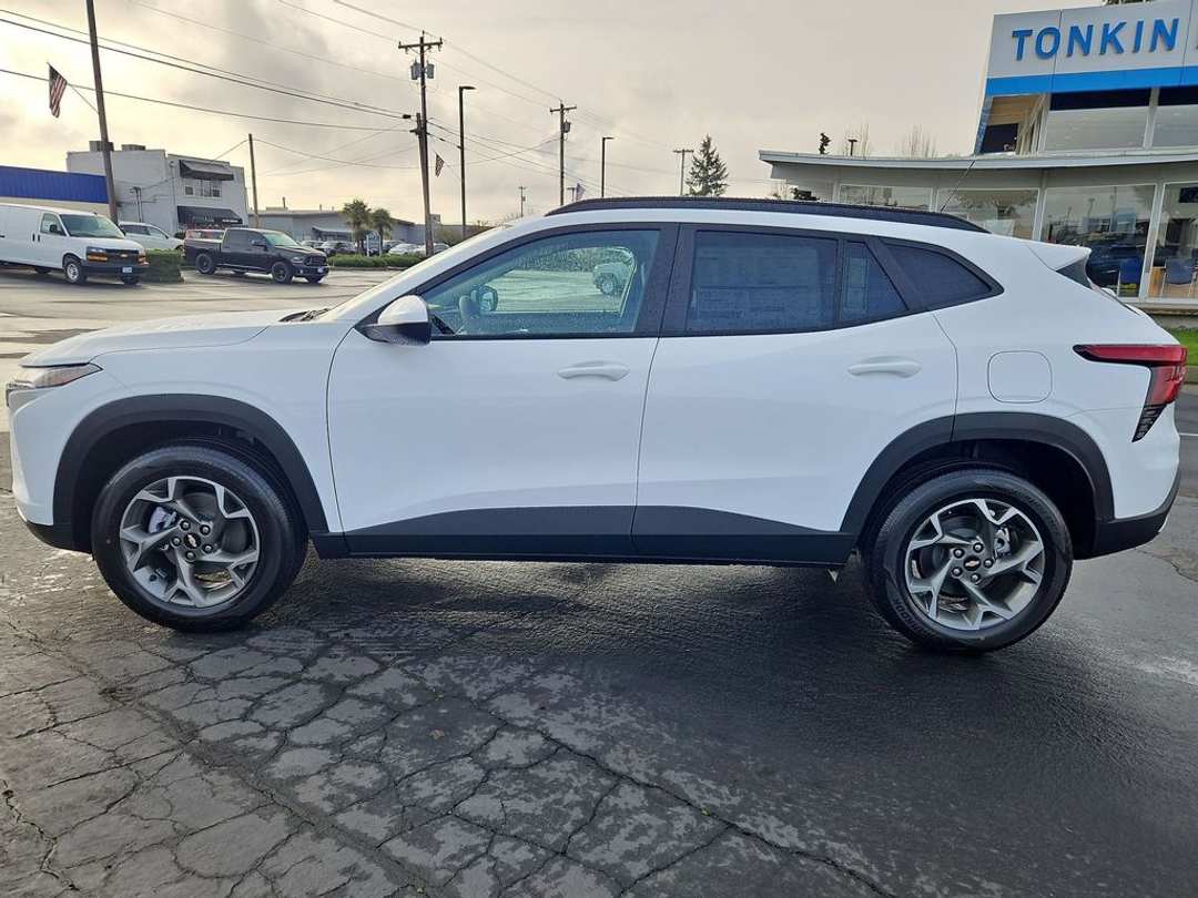 2026 Chevrolet Trax LT - Image 2