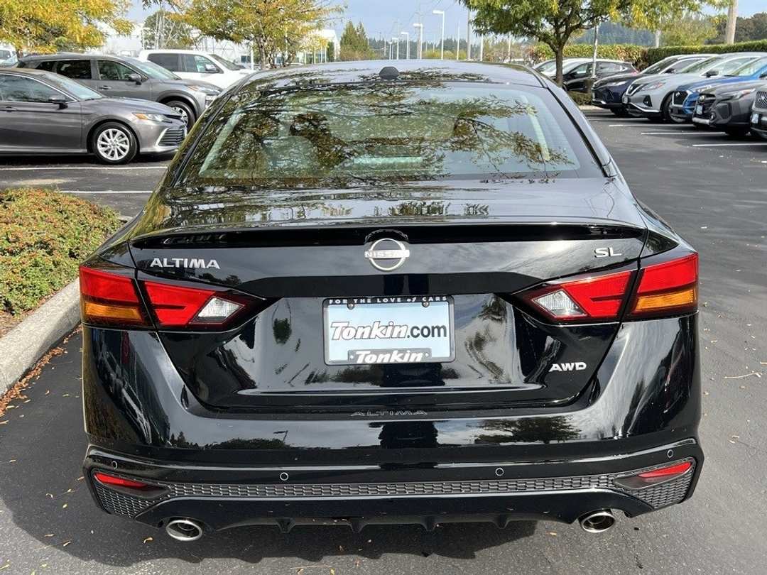 2025 Nissan Altima 2.5 SL - Image 5