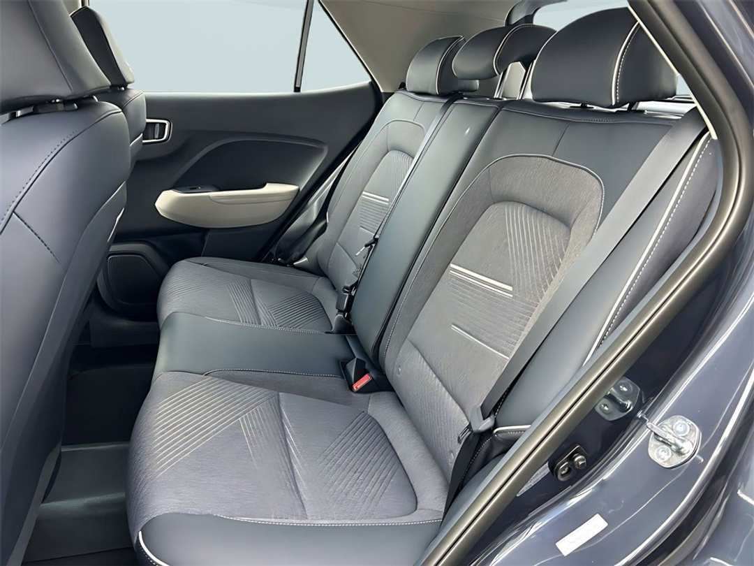 2025 Hyundai Venue Limited - Image 24