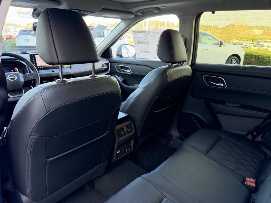 2026 Nissan Rogue Platinum - Image 31