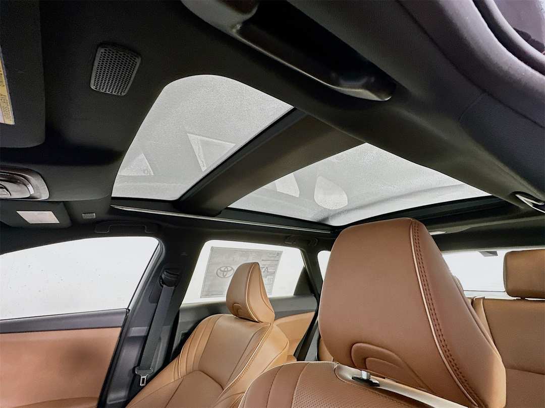 2026 Toyota Crown Signia Limited - Image 23