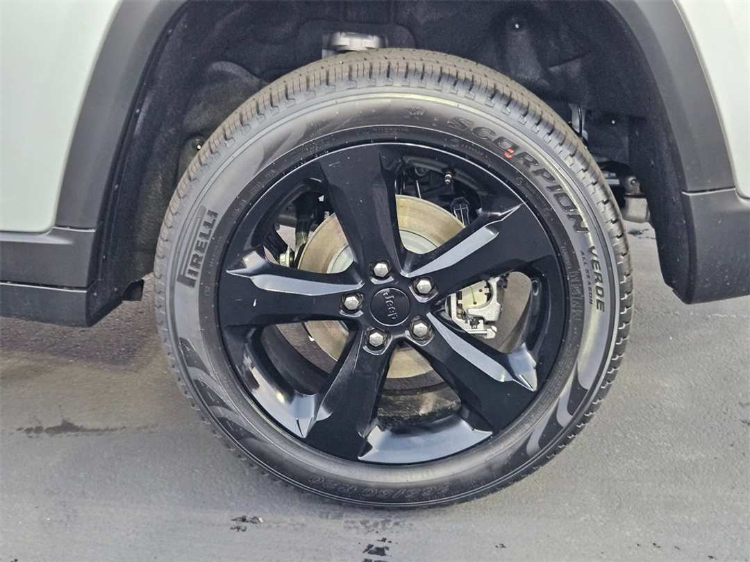 2025 Jeep Grand Cherokee Limited - Image 40